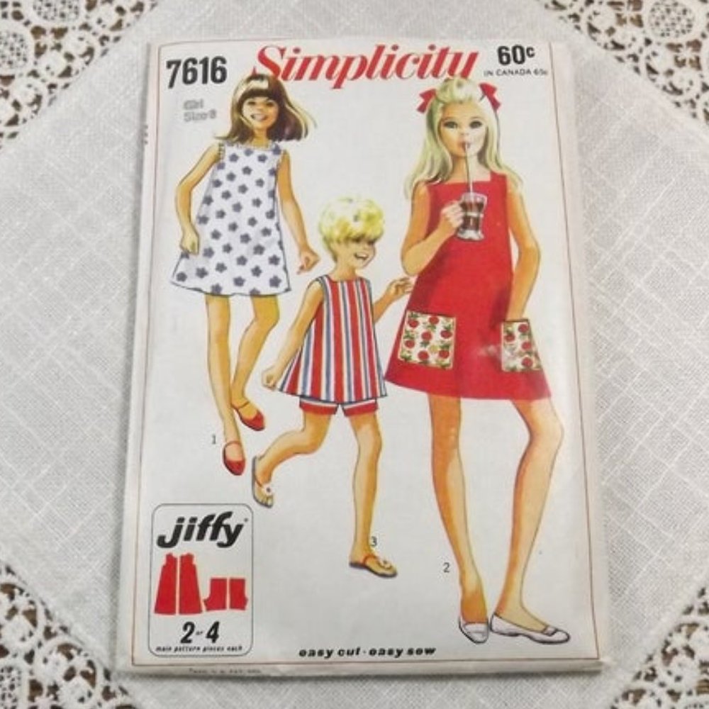 Simplicity 7616 Girls' Dress Uncut Pattern 1968